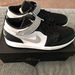 Deadstock Jordan 1 low strap size 13